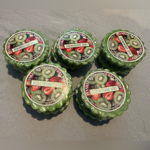 Super rare Yankee Candle Strawberry Kiwi Wax Tarts - Green